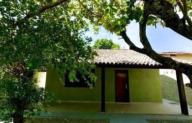 Imagem: A casa possui 2 Dormitórios, 2 Banheiros, 3 Vagas na garagem