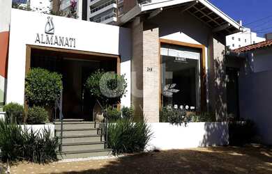 Imagem: A casa possui 1 Dormitório, 3 Banheiros, 3 Vagas na garagem