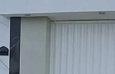 Imagem: A casa possui 3 Dormitórios, 2 Banheiros, 1 Vaga na garagem