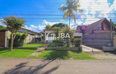 Imagem: A casa possui 4 Dormitórios, 2 Banheiros, 130m² de Área e