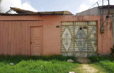 Imagem: A casa possui 2 Dormitórios, 1 Banheiro, 2 Vagas na garagem