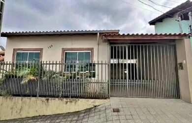 Imagem: A casa possui 2 Dormitórios, 1 Banheiro, 1 Vaga na garagem