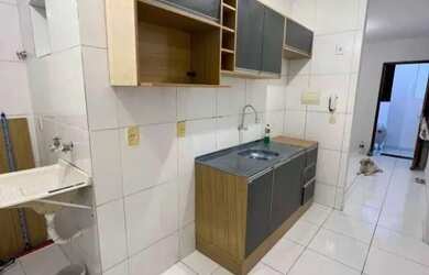 Imagem: O apartamento possui 2 Dormitórios, 1 Banheiro, 1 Vaga na garagem