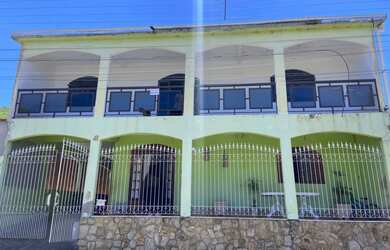 Imagem: A casa possui 3 Dormitórios, 2 Banheiros, 136m² de Área e