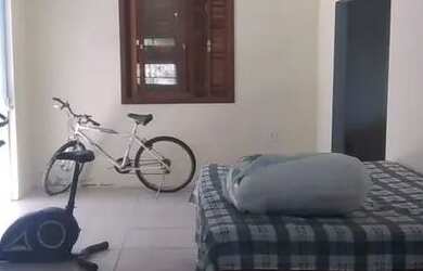 Imagem 5: Vendo grande terreno com 2 casas. Ótimo para morar ou investir