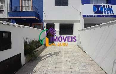 Imagem: A casa possui 2 Dormitórios, 2 Banheiros, 1 Vaga na garagem