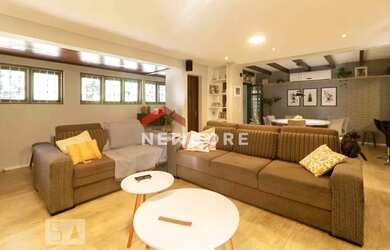 Imagem: A casa possui 4 Dormitórios, 4 Banheiros, 5 Vagas na garagem