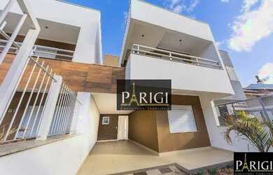 Imagem: A casa em condomínio possui 4 Dormitórios, 2 Banheiros, 2