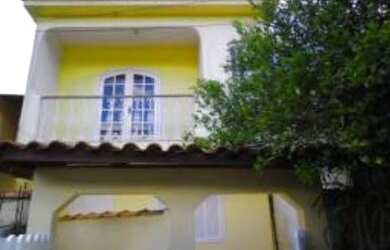 Imagem: A casa possui 3 Dormitórios, 2 Banheiros, 1 Vaga na garagem