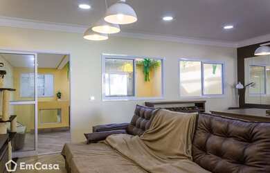 Imagem: A casa possui 2 Dormitórios, 2 Banheiros, 3 Vagas na garagem