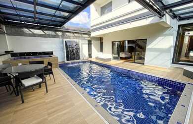 Imagem: A casa possui 3 Dormitórios, 5 Banheiros, 3 Vagas na garagem