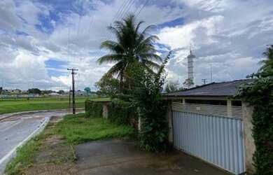 Imagem: A casa possui 3 Dormitórios, 2 Banheiros, 1 Vaga na garagem