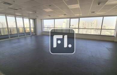 Imagem: O depósito possui 3 Vagas na garagem, 101m² de Área e está