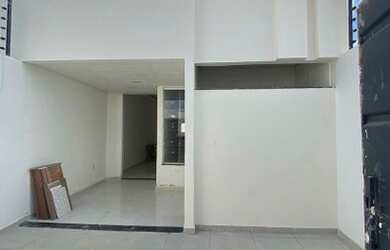 Imagem: A casa possui 3 Dormitórios, 2 Banheiros, 1 Vaga na garagem