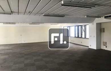 Imagem: O depósito possui 4 Vagas na garagem, 184m² de Área e está