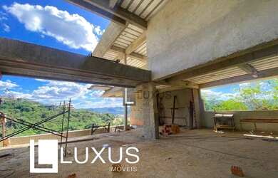 Imagem: A casa em condomínio possui 4 Dormitórios, 5 Banheiros, 5