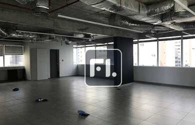 Imagem: O depósito possui 2 Vagas na garagem, 117m² de Área e está