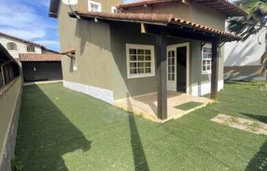 Imagem: A casa possui 4 Dormitórios, 3 Banheiros, 5 Vagas na garagem