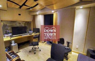 Imagem: O depósito possui 1 Vaga na garagem, 138m² de Área e está