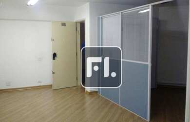 Imagem: O depósito possui 4 Vagas na garagem, 170m² de Área e está