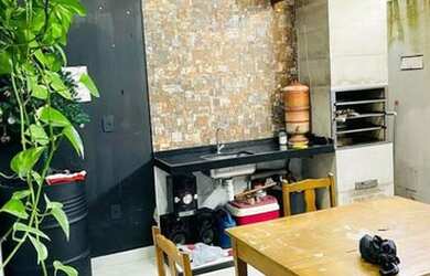 Imagem: A casa possui 2 Dormitórios, 2 Banheiros, 2 Vagas na garagem