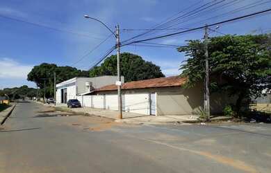 Imagem: A casa possui 2 Dormitórios, 1 Banheiro e está localizado