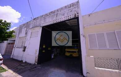 Imagem: O depósito possui 5 Vagas na garagem, 237m² de Área e está