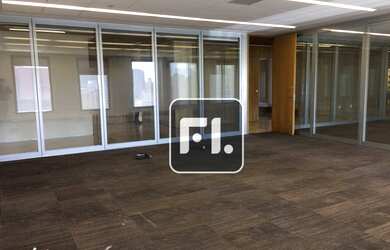 Imagem: O depósito possui 5 Vagas na garagem, 540m² de Área e está