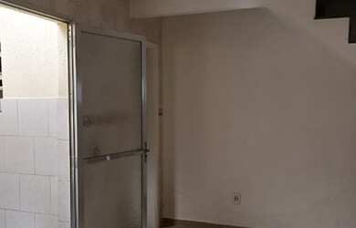 Imagem: A casa possui 2 Dormitórios, 2 Banheiros, 2 Vagas na garagem