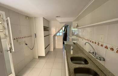 Imagem 8: Casa de condomínio possui 170m² com 3 quartos sendo 1 suíte, mais dependência...