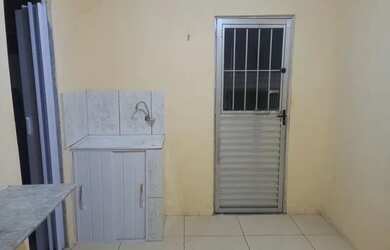 Imagem: A casa possui 2 Dormitórios, 1 Banheiro e está localizado