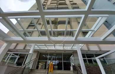 Imagem: O apartamento possui 4 Dormitórios, 2 Banheiros, 2 Vagas na