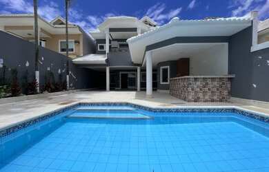 Imagem: A casa em condomínio possui 4 Dormitórios, 5 Banheiros, 4