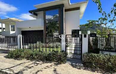 Imagem: A casa possui 5 Dormitórios, 5 Banheiros, 3 Vagas na garagem