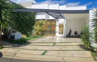 Imagem: A casa em condomínio possui 3 Dormitórios, 2 Banheiros, 150m²