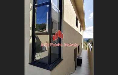 Imagem: A casa possui 3 Dormitórios, 1 Banheiro, 2 Vagas na garagem