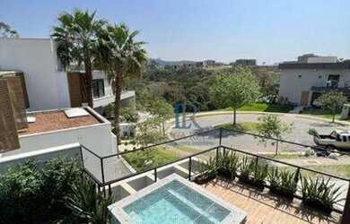 Imagem: A casa em condomínio possui 4 Dormitórios, 4 Banheiros, 4