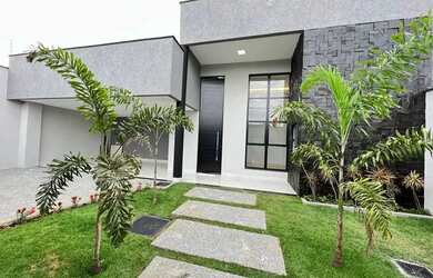 Imagem: A casa possui 3 Dormitórios, 4 Banheiros, 2 Vagas na garagem