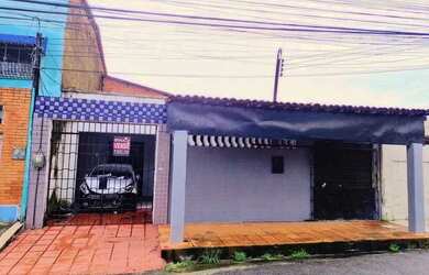 Imagem: A casa possui 5 Dormitórios, 3 Banheiros, 1 Vaga na garagem