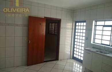 Imagem: A casa possui 3 Dormitórios, 1 Banheiro, 90m² de Área e