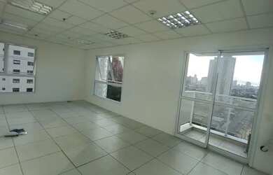 Imagem: O depósito possui 1 Vaga na garagem, 37m² de Área e está