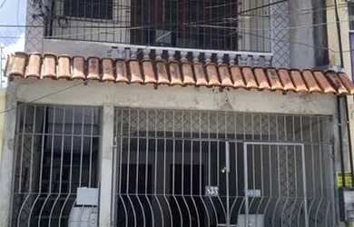 Imagem: A casa possui 3 Dormitórios, 2 Banheiros e 200m² de Área