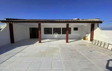 Imagem: A casa possui 3 Dormitórios, 3 Banheiros, 2 Vagas na garagem