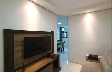 Imagem: O apartamento possui 2 Dormitórios, 1 Banheiro, 1 Vaga na garagem