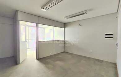 Imagem: O depósito possui 1 Vaga na garagem, 57m² de Área e está