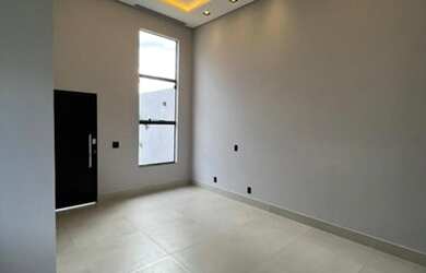 Imagem: A casa possui 3 Dormitórios, 1 Banheiro, 2 Vagas na garagem