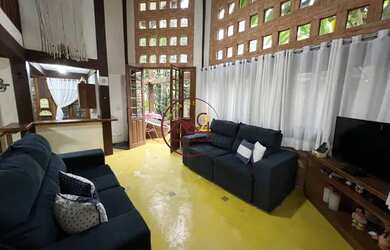 Imagem: A casa em condomínio possui 3 Dormitórios, 2 Banheiros, 2