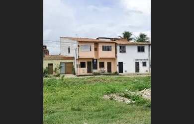 Imagem: A casa possui 4 Dormitórios, 4 Banheiros, 200m² de Área e