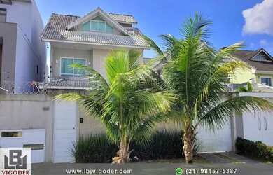 Imagem: A casa em condomínio possui 4 Dormitórios, 5 Banheiros, 3