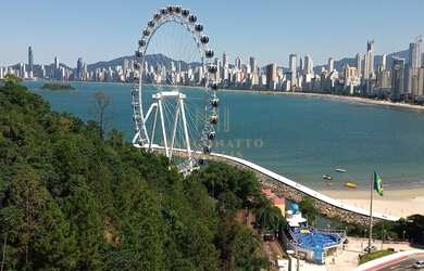 Imagem: O apartamento possui 1 Dormitório, 1 Banheiro, 1 Vaga na garagem